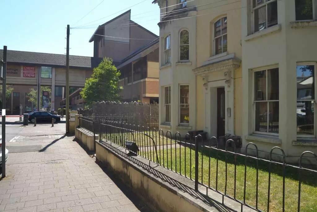 2 bedroom flat for rent in The Parade, Roath, Cardiff, CF24