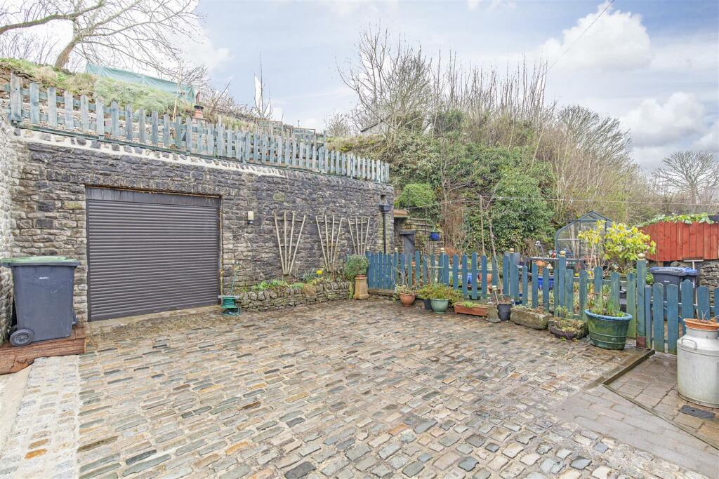 3 bedroom house for sale in Bank View, Tideswell, Buxton, SK17