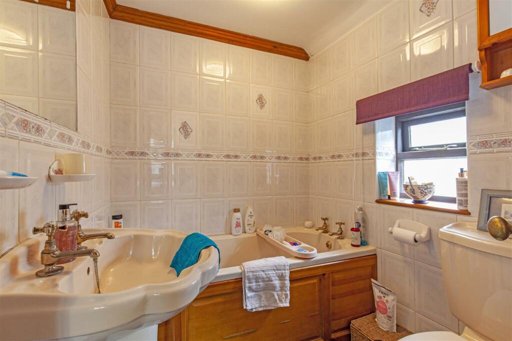 3 bedroom house for sale in Bank View, Tideswell, Buxton, SK17