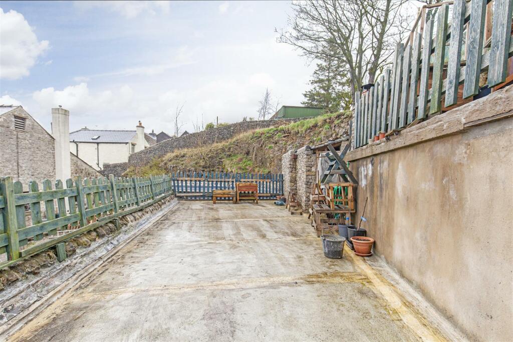 3 bedroom house for sale in Bank View, Tideswell, Buxton, SK17