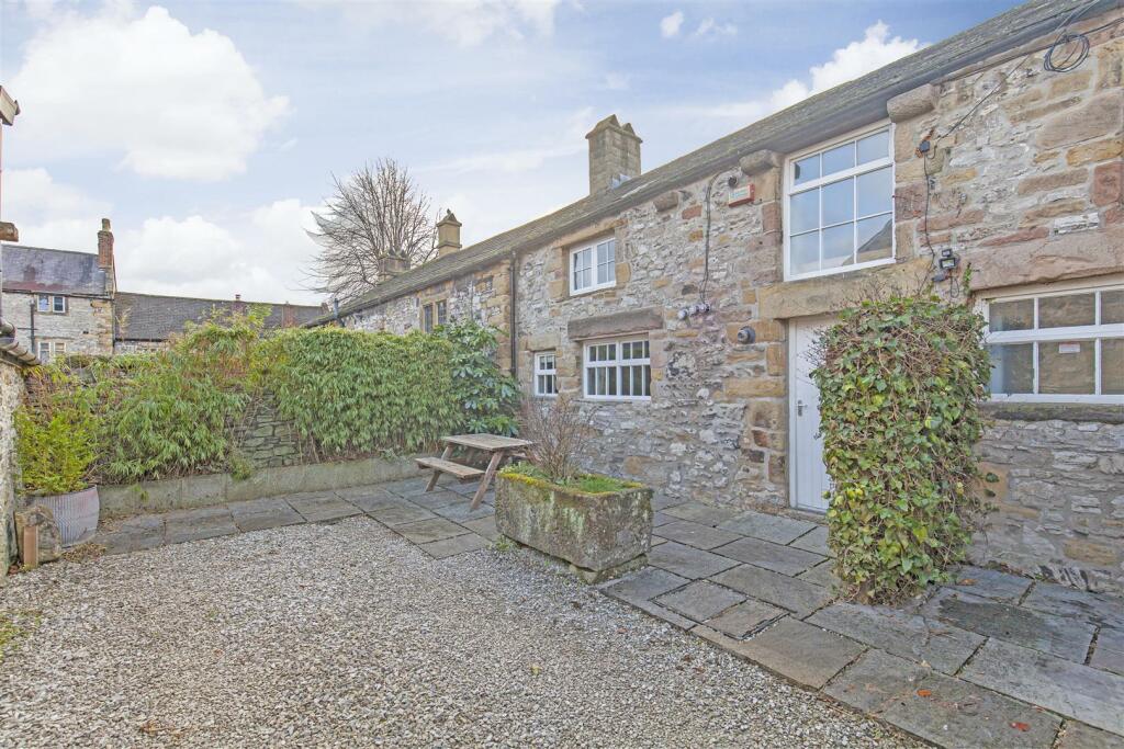 2 bedroom house for sale in Bath Street, Bakewell, DE45