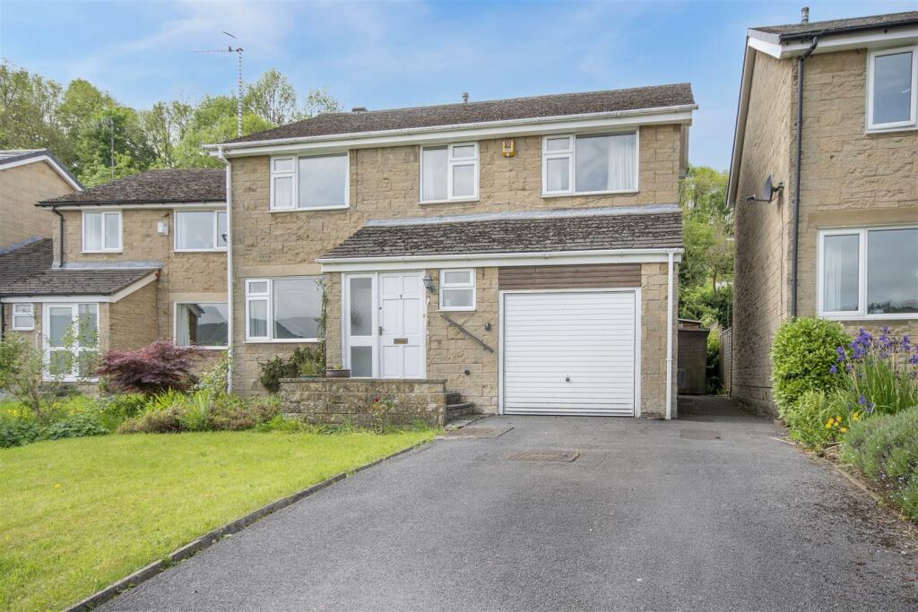 4 bedroom detached house for sale in Park View, Bakewell, DE45