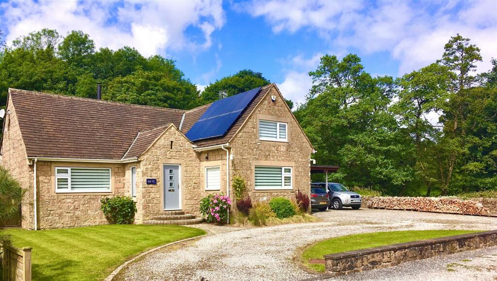 3 bedroom detached house for sale in Derwent Drive, Baslow, Bakewell, DE45