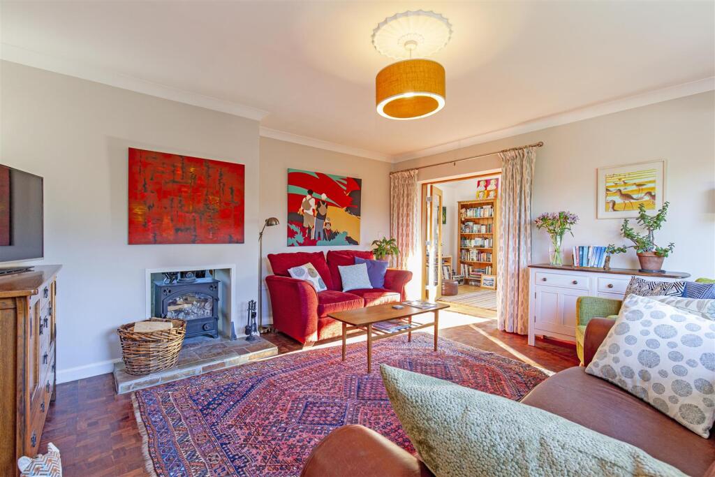 Additional property image - The Close, Great Longstone, Bakewell, Derbyshire, DE45 1TT