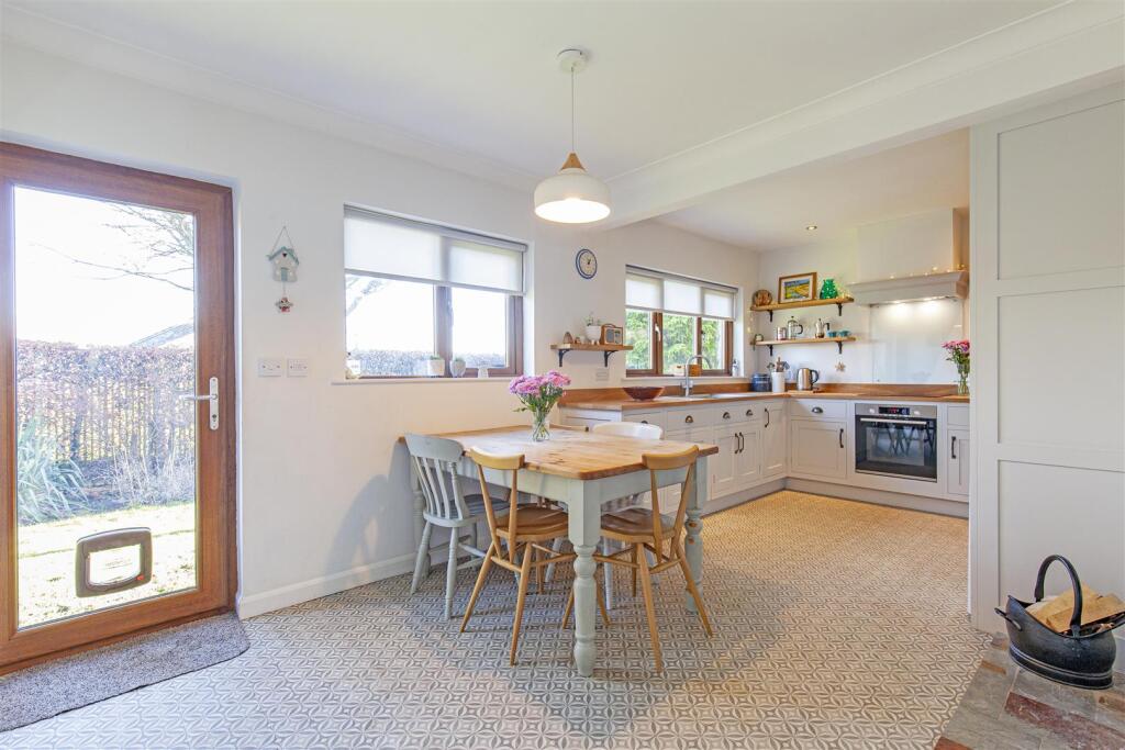 Additional property image - The Close, Great Longstone, Bakewell, Derbyshire, DE45 1TT