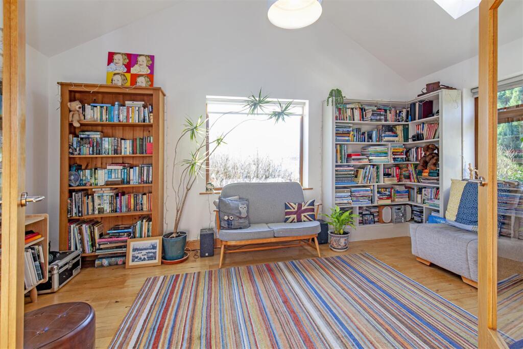 Additional property image - The Close, Great Longstone, Bakewell, Derbyshire, DE45 1TT