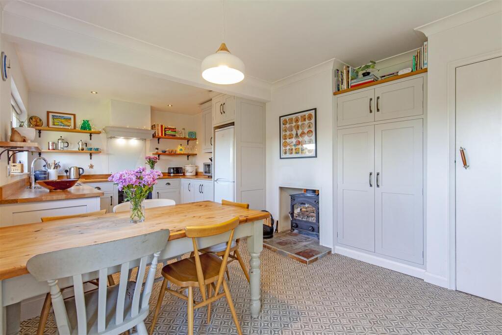 Additional property image - The Close, Great Longstone, Bakewell, Derbyshire, DE45 1TT