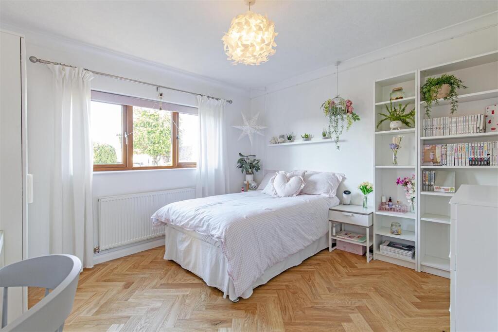 Additional property image - The Close, Great Longstone, Bakewell, Derbyshire, DE45 1TT