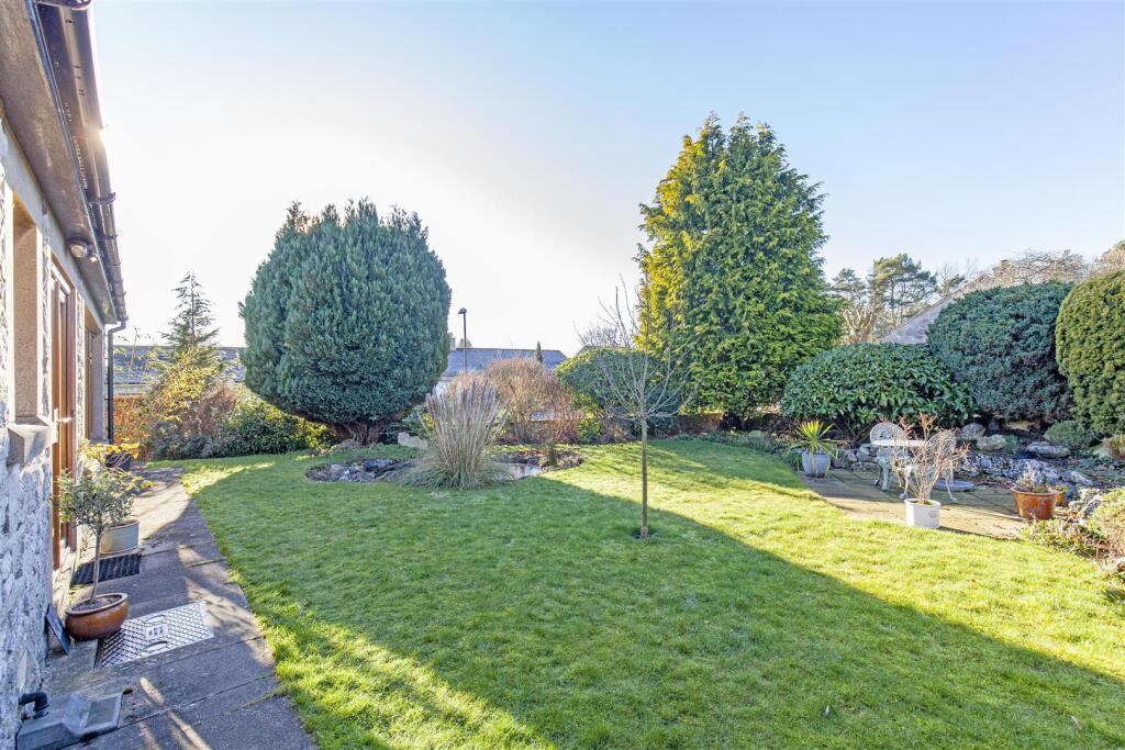 Additional property image - The Close, Great Longstone, Bakewell, Derbyshire, DE45 1TT