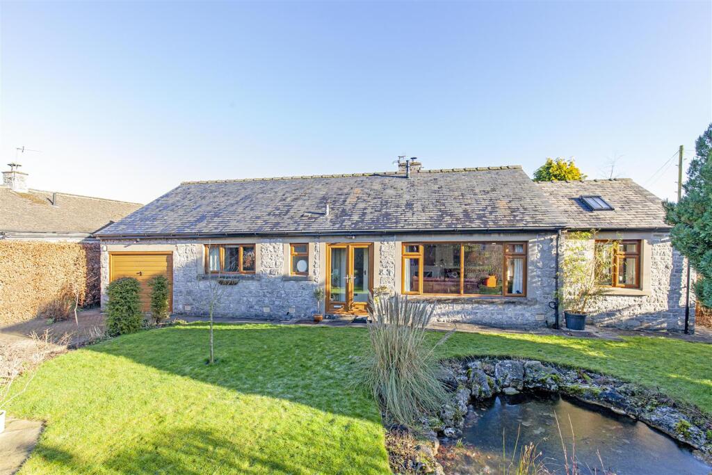 Additional property image - The Close, Great Longstone, Bakewell, Derbyshire, DE45 1TT