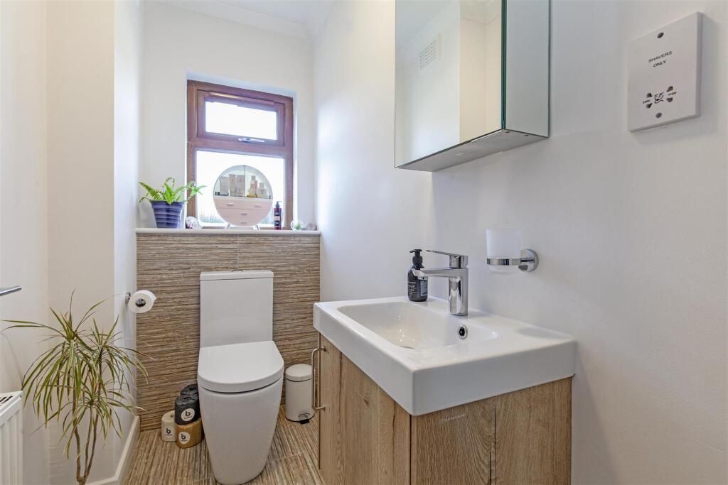 Additional property image - The Close, Great Longstone, Bakewell, Derbyshire, DE45 1TT