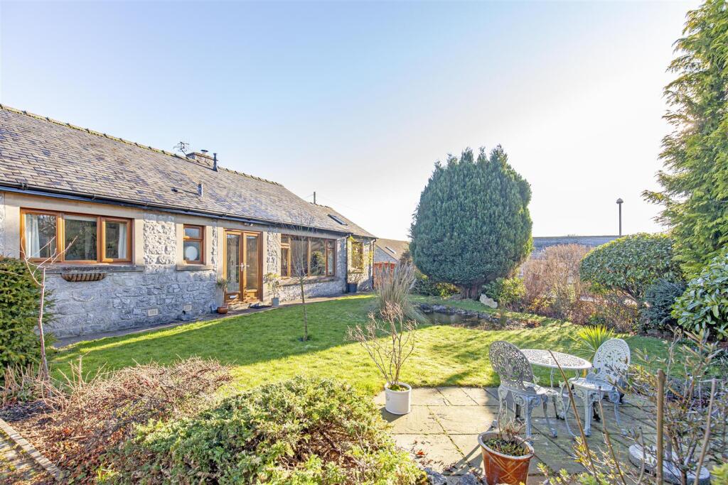 Additional property image - The Close, Great Longstone, Bakewell, Derbyshire, DE45 1TT