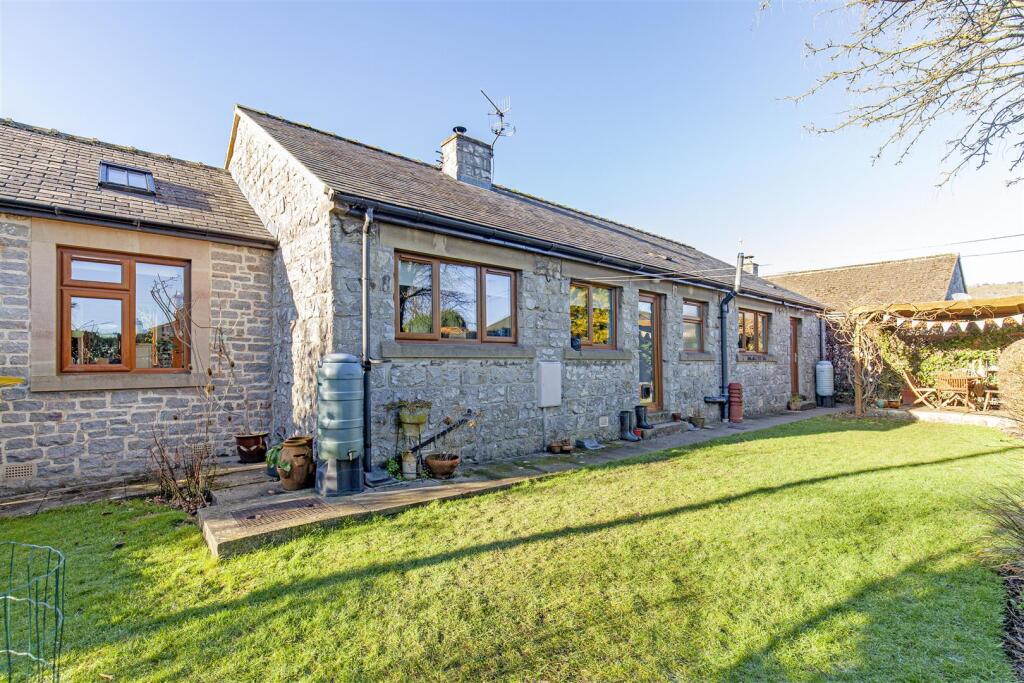 Additional property image - The Close, Great Longstone, Bakewell, Derbyshire, DE45 1TT
