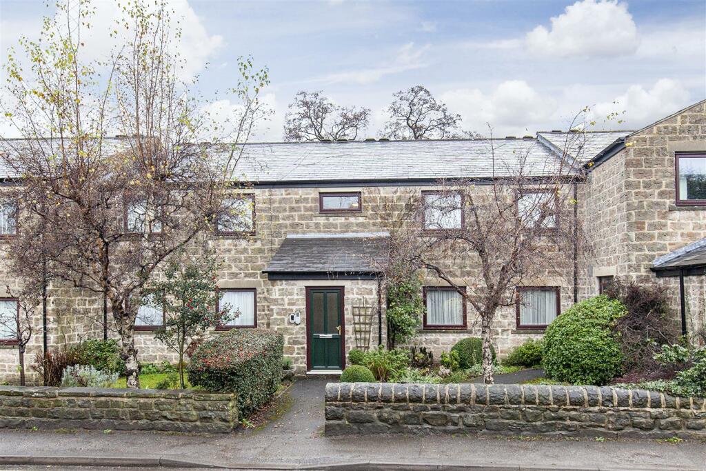 2 bedroom flat for sale in Calver Road, Baslow, Bakewell, DE45