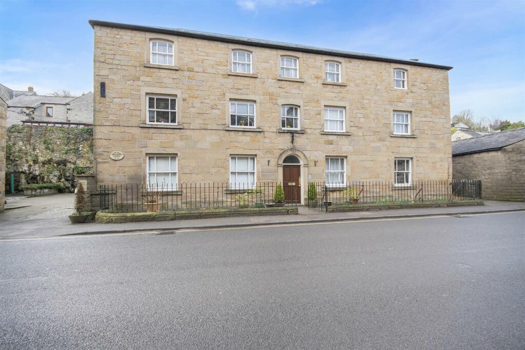 2 bedroom flat for sale in Progress Court, Bakewell, DE45