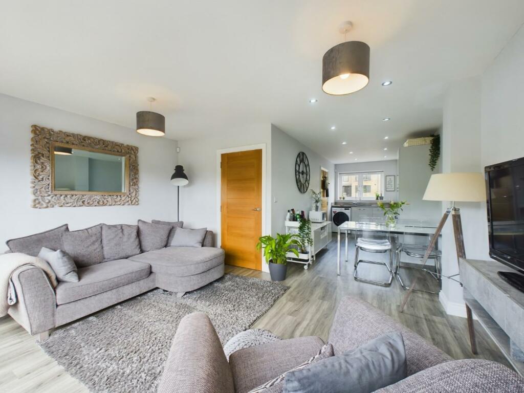 3 bedroom semidetached house for sale in Way, Shipley, BD17