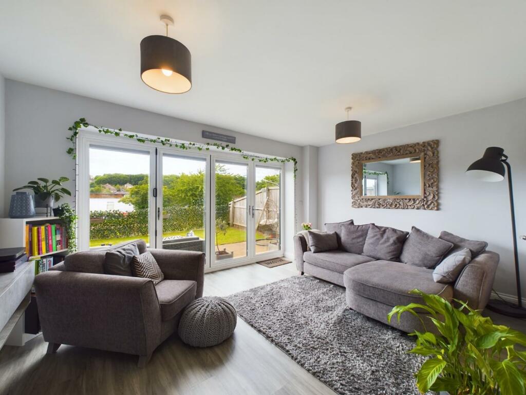 3 bedroom semidetached house for sale in Way, Shipley, BD17