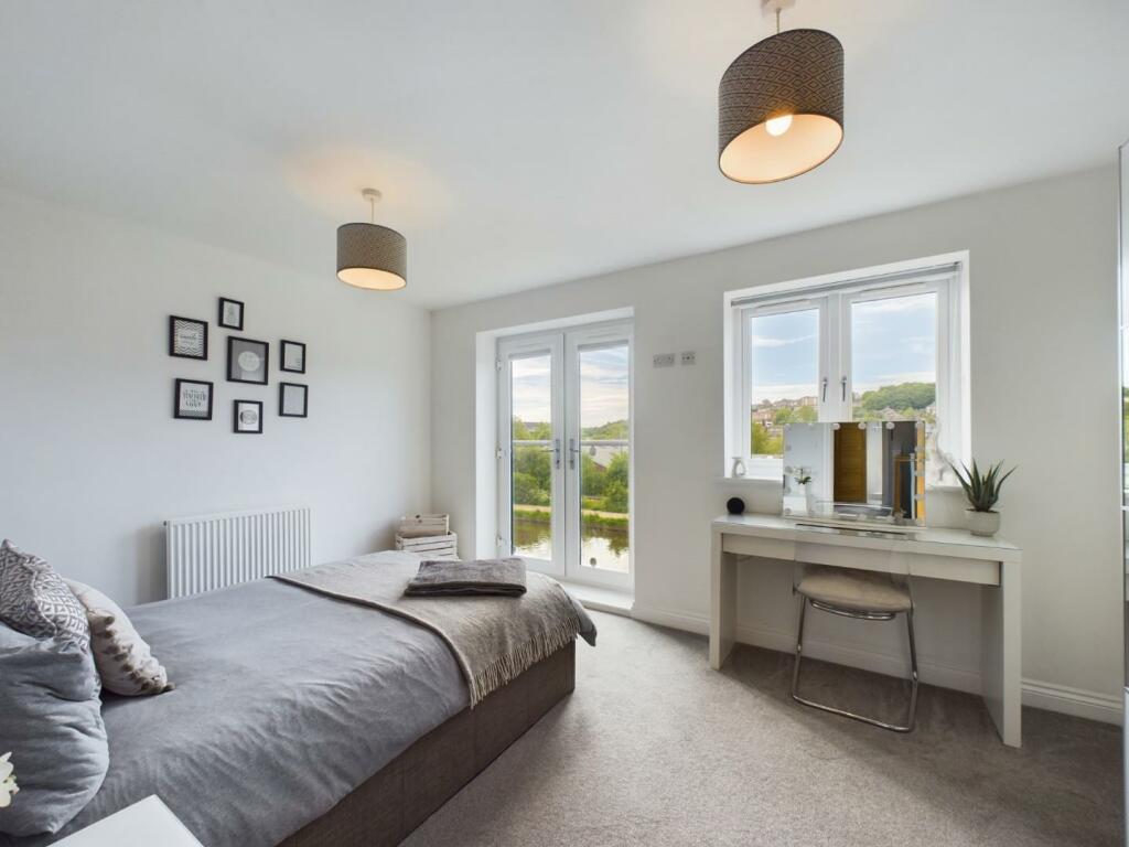 3 bedroom semidetached house for sale in Way, Shipley, BD17