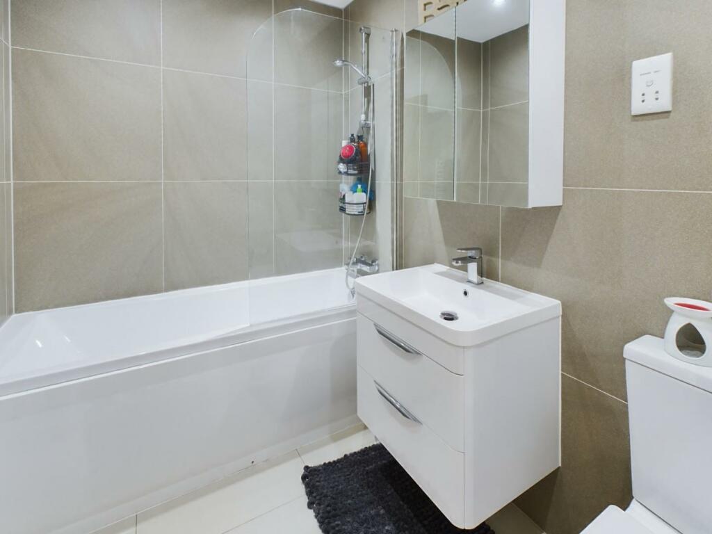 3 bedroom semidetached house for sale in Way, Shipley, BD17
