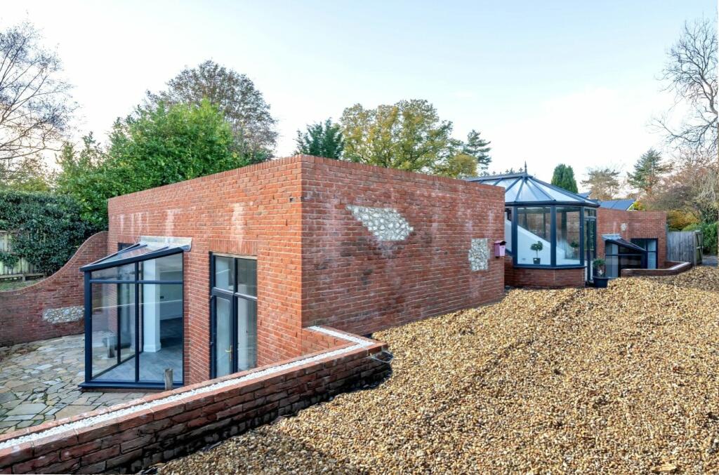 5 bedroom bungalow for sale in Abbey Road, Medstead, Alton, Hampshire, GU34