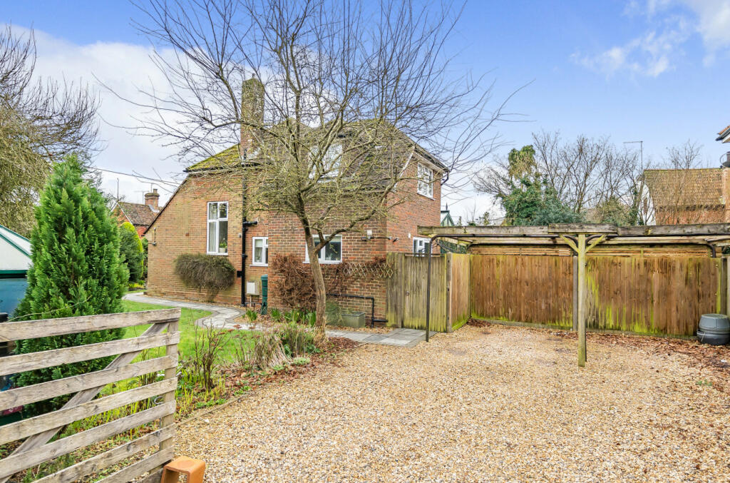 4 bedroom detached house for sale in Gosport Road, Lower Farringdon