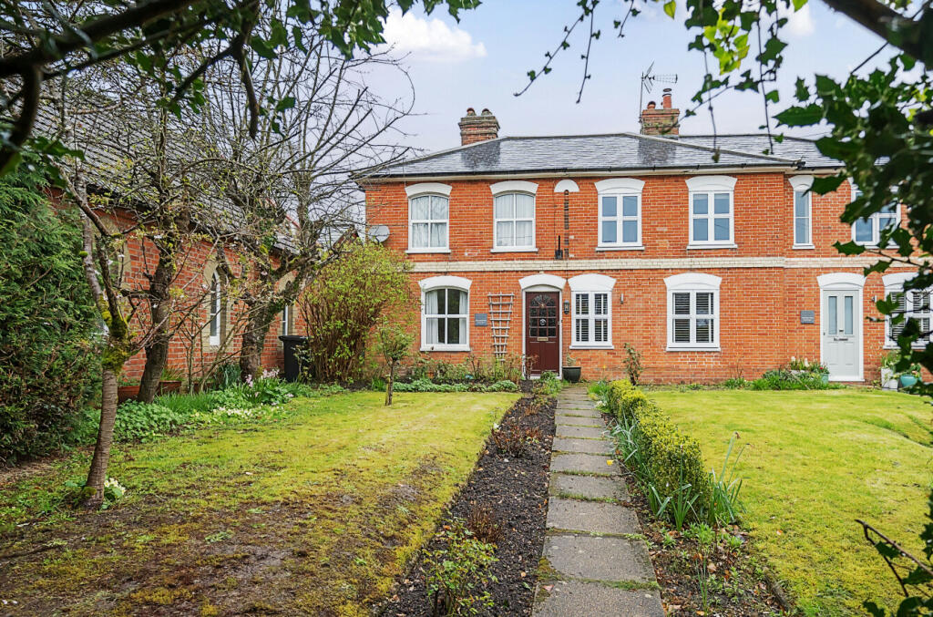 3 bedroom semidetached house for sale in London Road, Holybourne, Alton, Hampshire, GU34