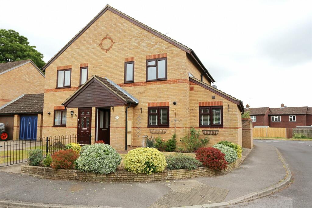 2 bedroom house for sale in Plovers Way, Alton, Hampshire, GU34
