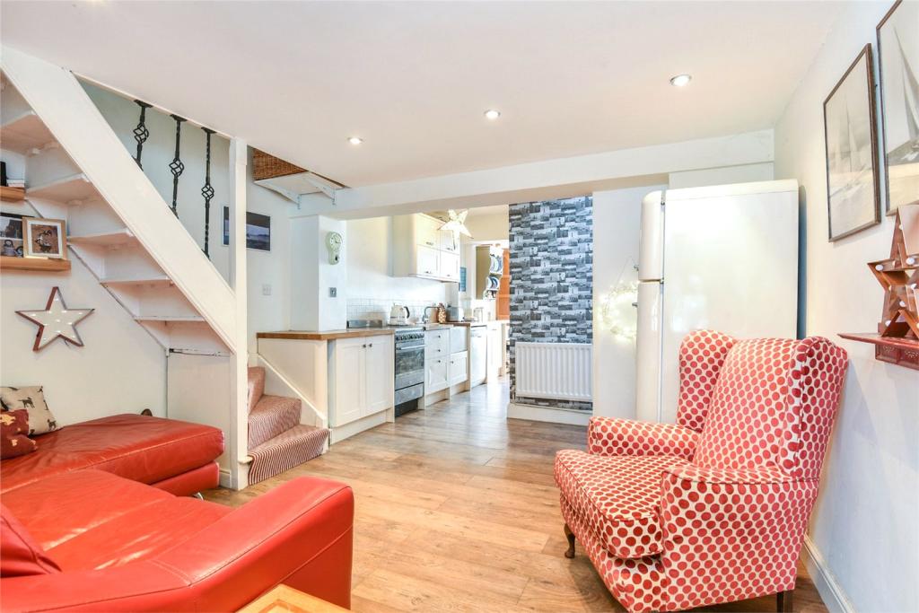 2 bedroom terraced house for sale in Links Cottages, Tichborne Down