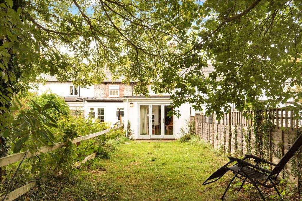 2 bedroom terraced house for sale in Links Cottages, Tichborne Down