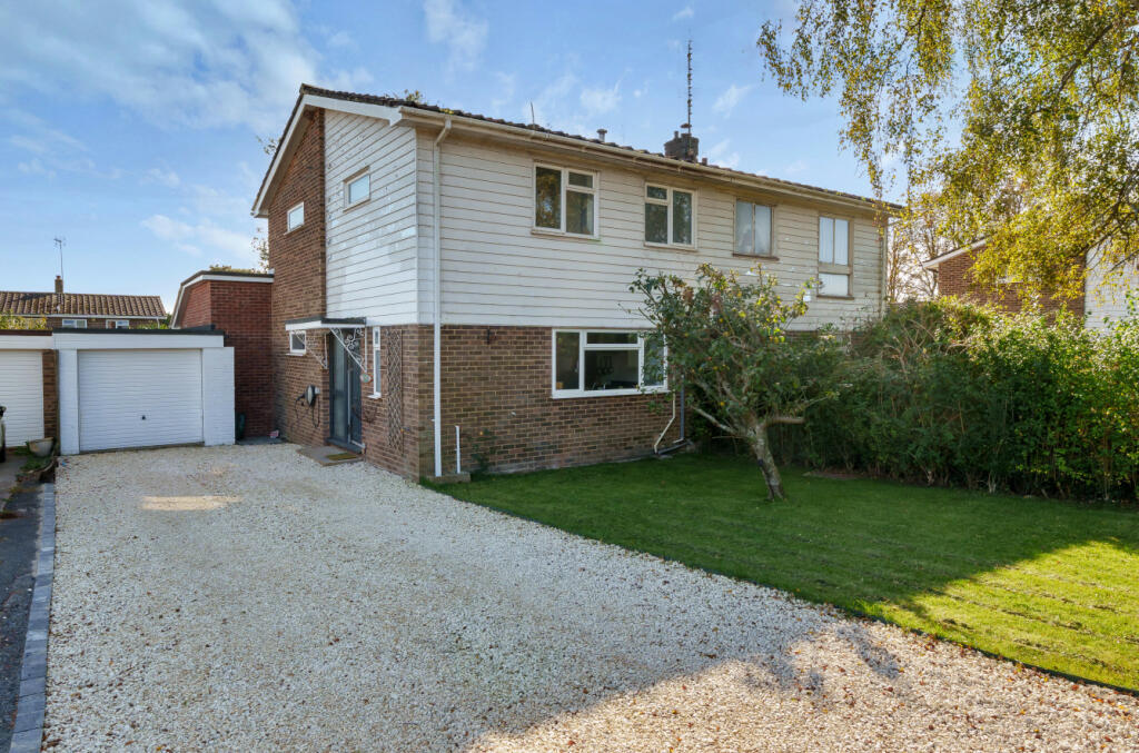 3 bedroom semidetached house for sale in South Road, Alresford