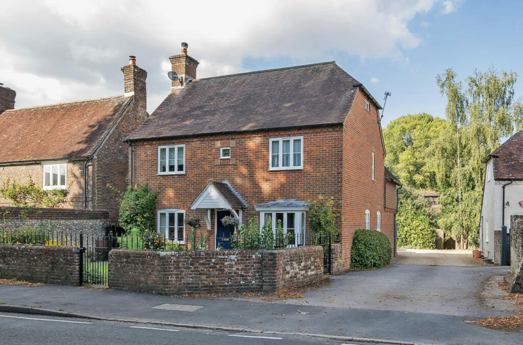 4 bedroom detached house for sale in Sutton, Alresford
