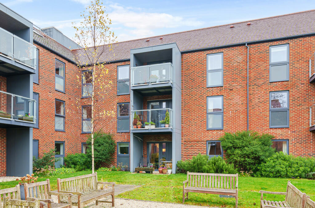 1 bedroom apartment for sale in The Dean, Alresford, Hampshire, SO24