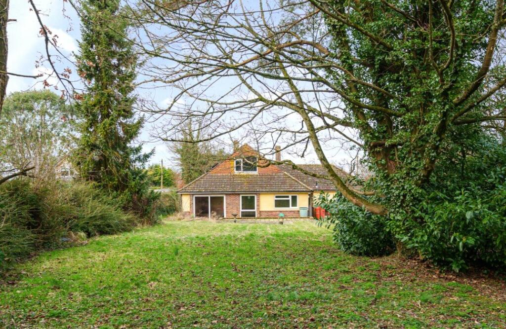 3 bedroom bungalow for sale in Bighton Lane, Gundleton, Alresford