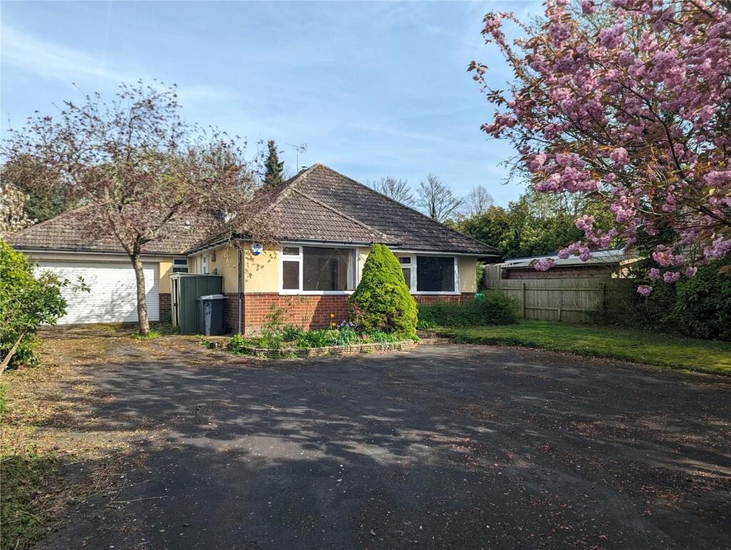 3 bedroom bungalow for sale in Bighton Lane, Gundleton, Alresford, Hampshire, SO24