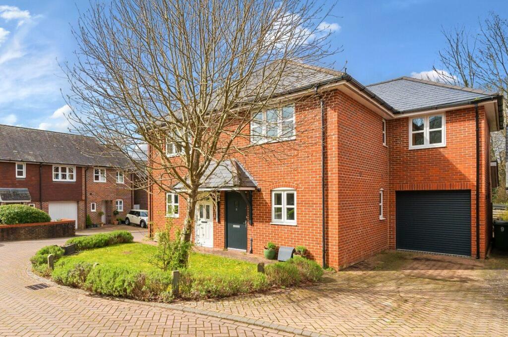 3 bedroom semidetached house for sale in Brill Close, Alresford