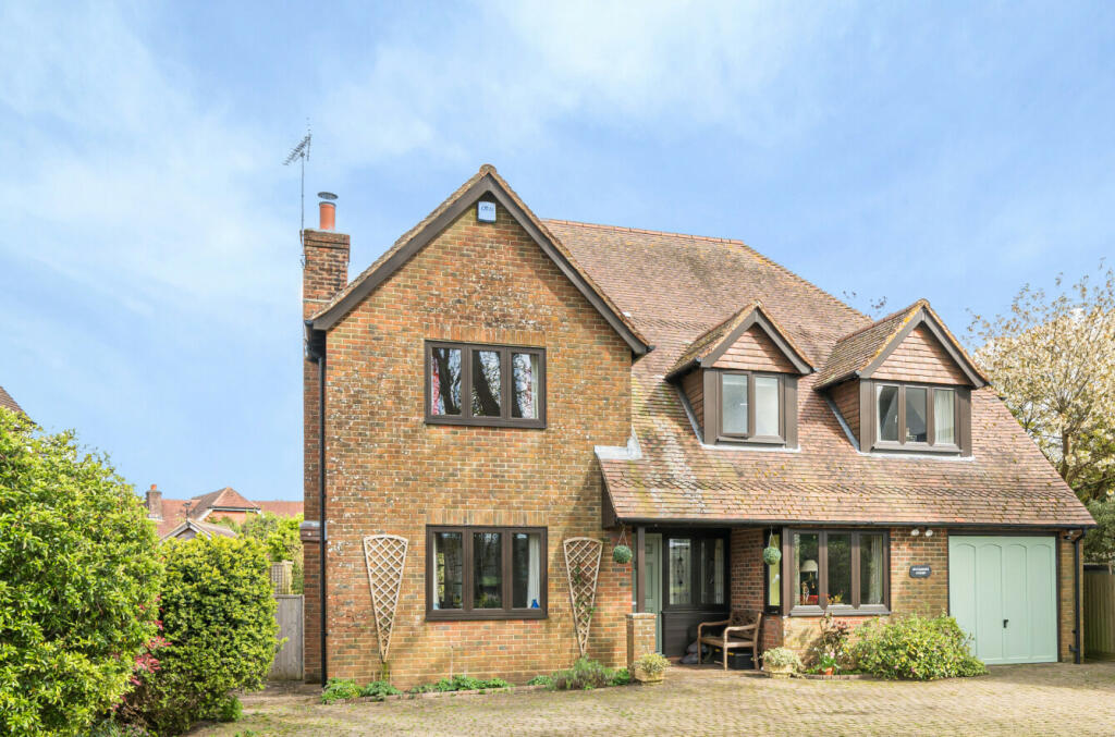 4 bedroom detached house for sale in Church Street, Ropley, Alresford
