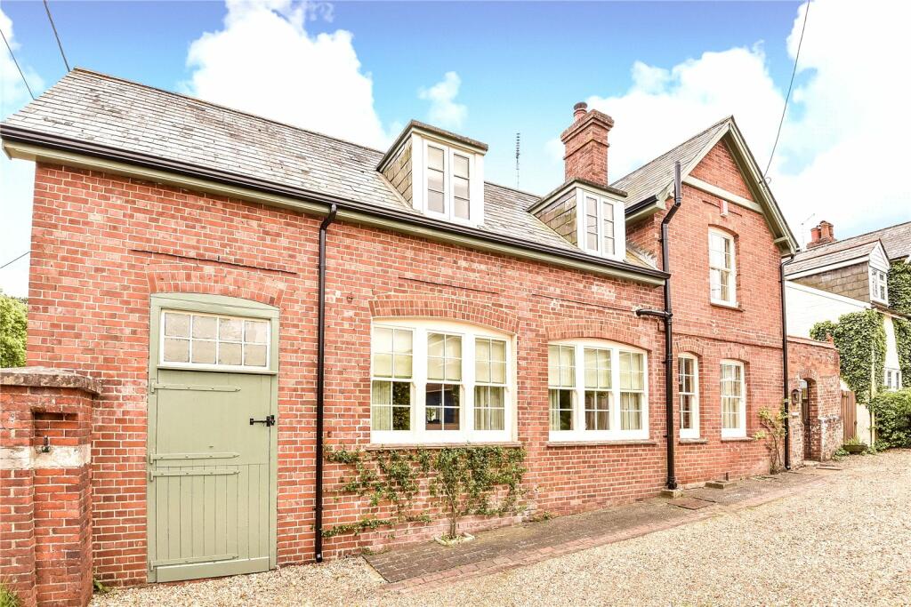 3 bedroom detached house for rent in Sutton Road,