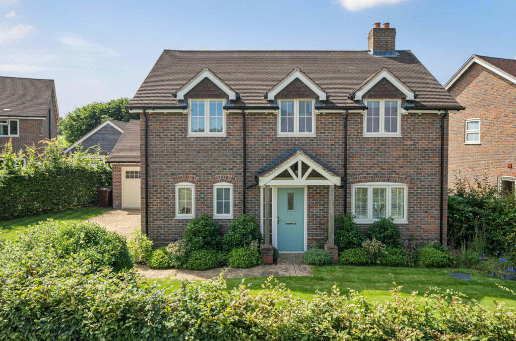 4 bedroom detached house for sale in Stone Corner, Ropley, Alresford