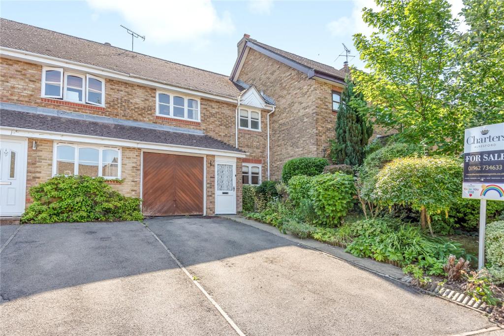 3 bedroom terraced house for sale in Culley View, Alresford, Hampshire