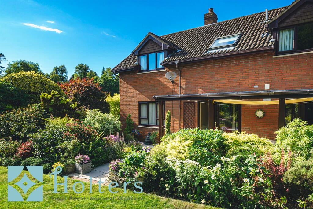4 bedroom detached house for sale in Irfon Bridge Close, Builth Wells, LD2