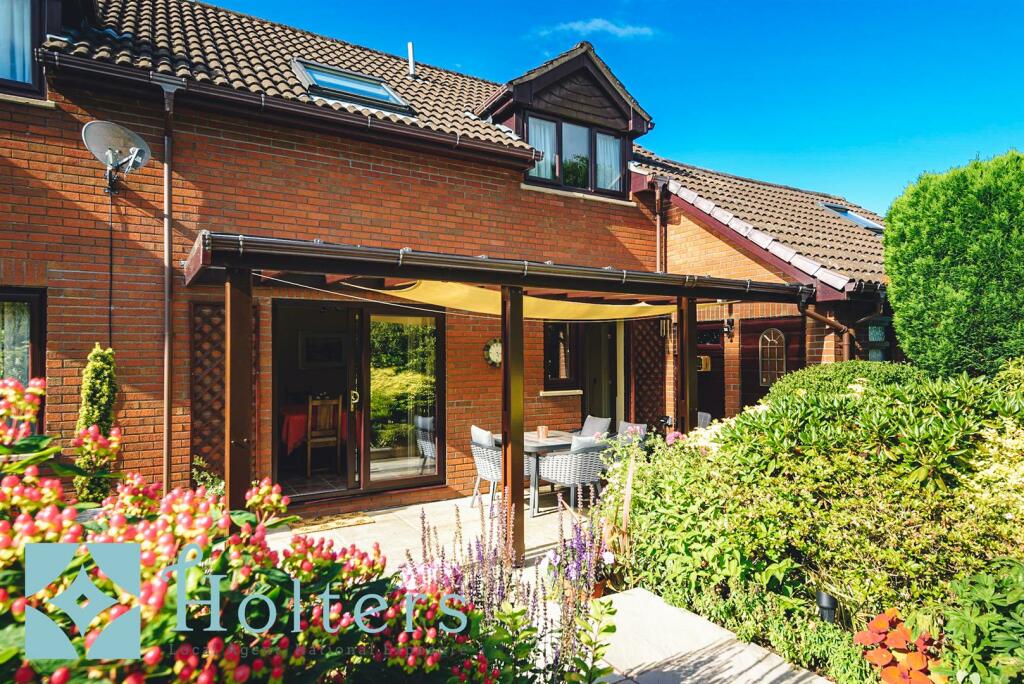 4 bedroom detached house for sale in Irfon Bridge Close, Builth Wells, LD2