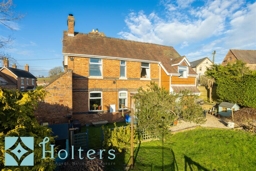 3 bedroom link detached house for sale in Tenbury Road, Clee Hill