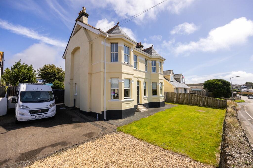 4 bedroom detached house for sale in Carbeile Road, Torpoint, Cornwall