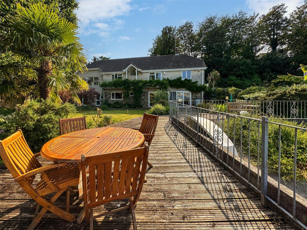 6 bedroom detached house for sale in Gravesend Gardens, Torpoint