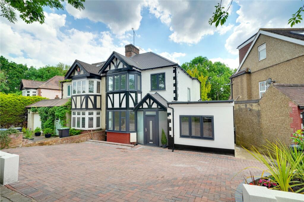 4 bedroom semidetached house for sale in Hadley Way, London, Enfield, N21