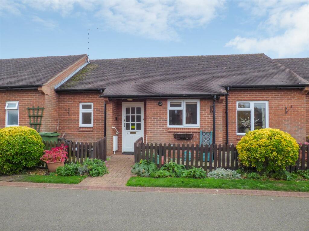 2 bedroom retirement property for sale in Horsefair, ShipstononStour