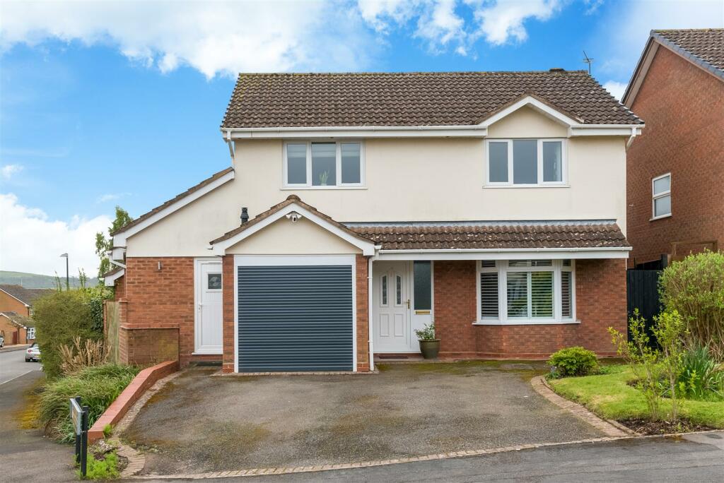 4 bedroom detached house for sale in Hanson Avenue, ShipstononStour, CV36