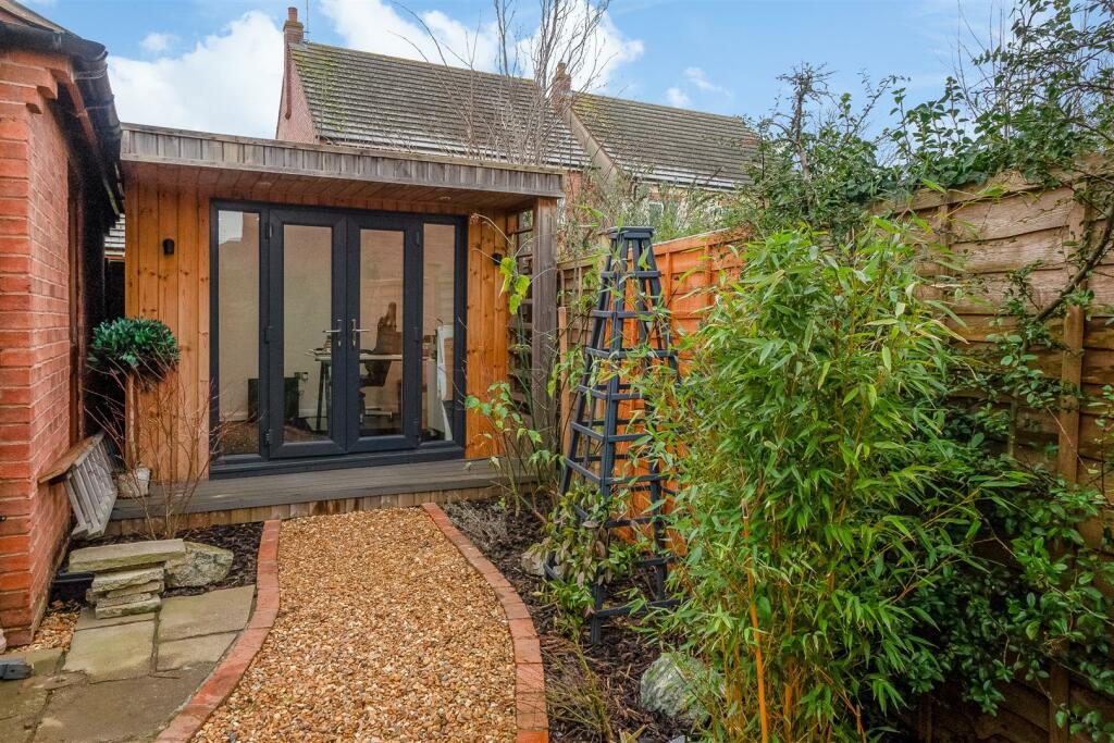 Additional property image - Signal Road, Shipston-on-Stour