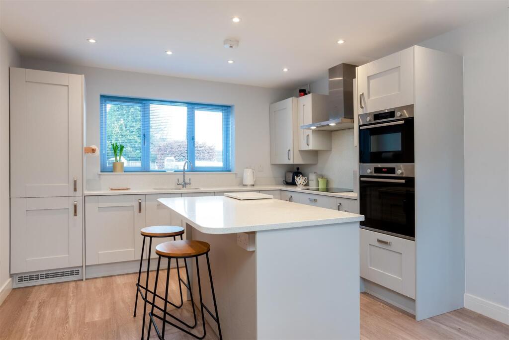 Additional property image - Glen Close, Shipston-on-Stour