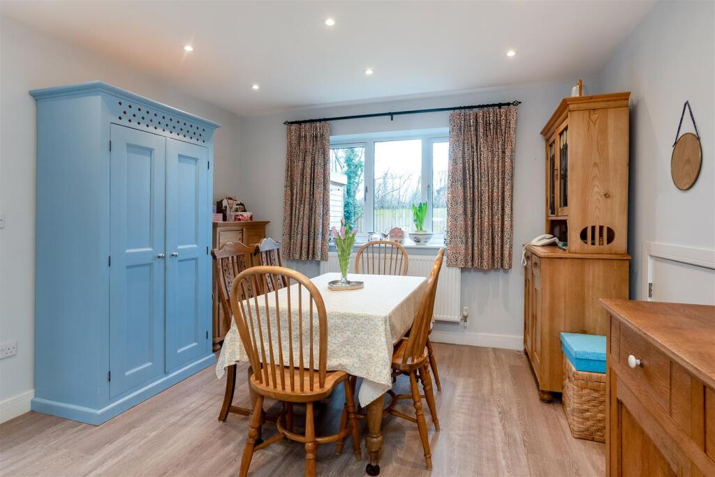 Additional property image - Glen Close, Shipston-on-Stour